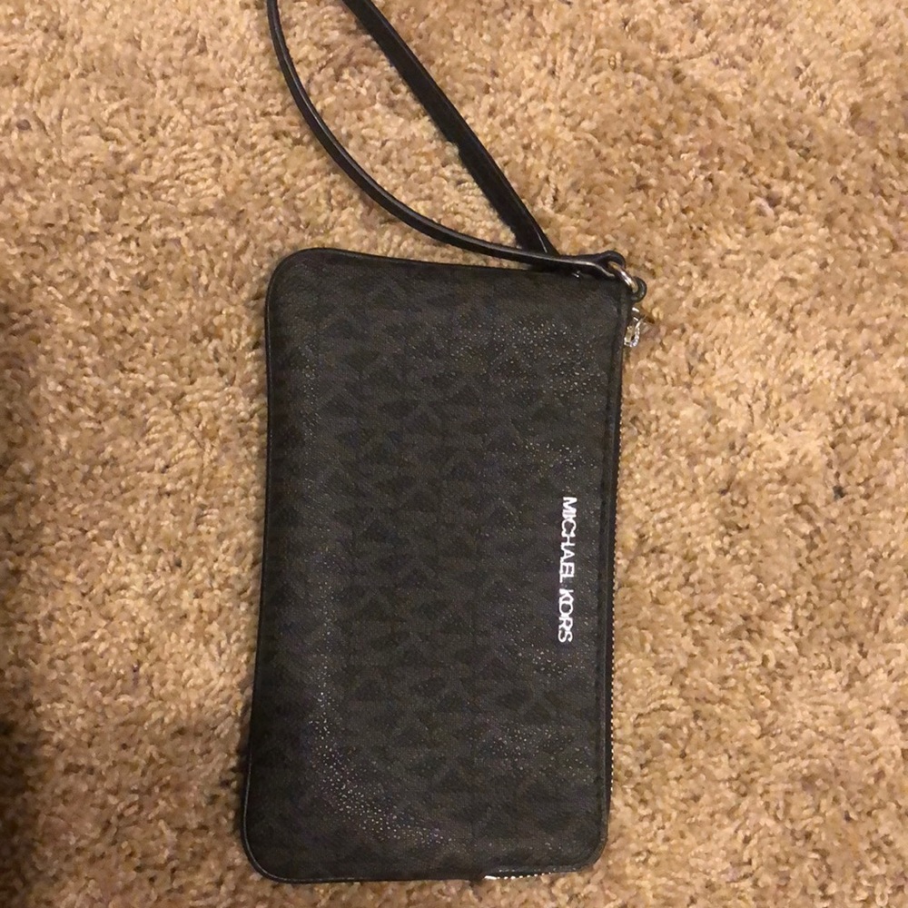 Michael Kors Jet Set Wristlet/Wallet💖